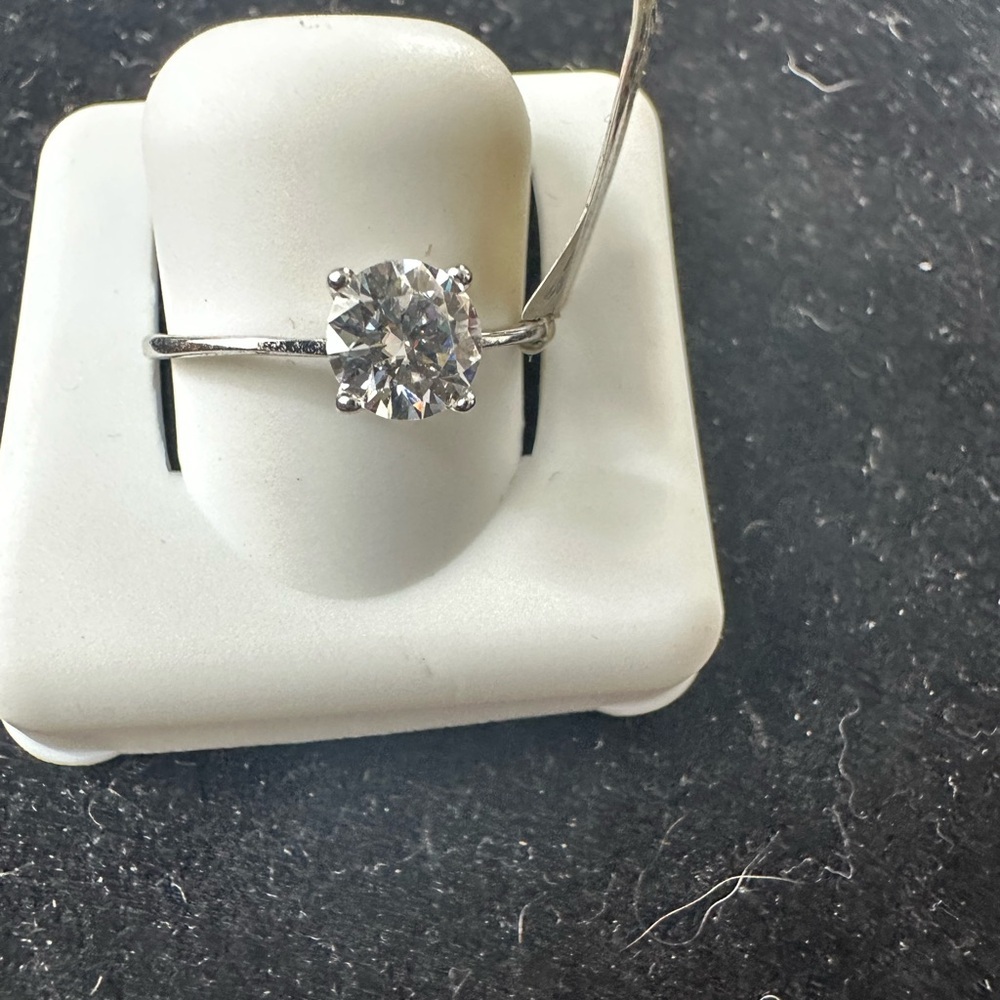 Black Diamonds 1.0ct Moissanite Solitaire Engagement Ring VVS1 - Picture 2 of 7